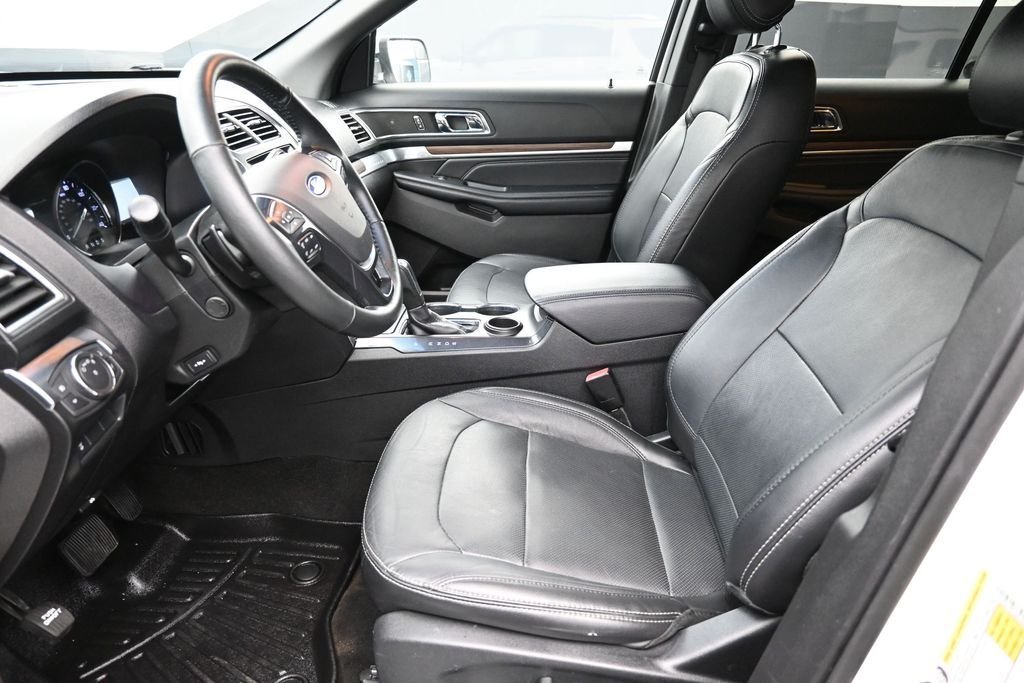Used 2017 White Ford Limited image 18