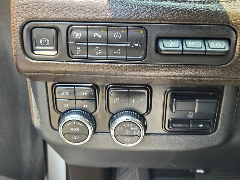 Used 2023 White GMC Denali image 31