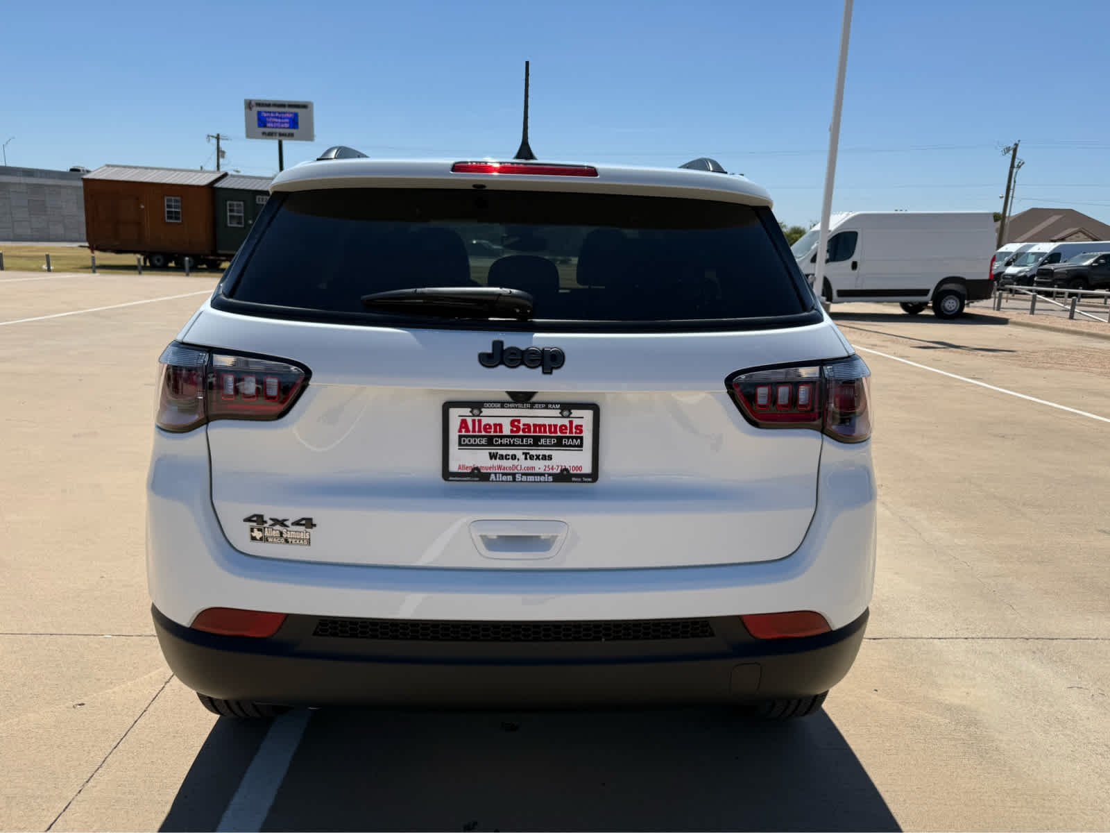 New 2026 Bright White Clearcoat Jeep Latitude Altitude image 7