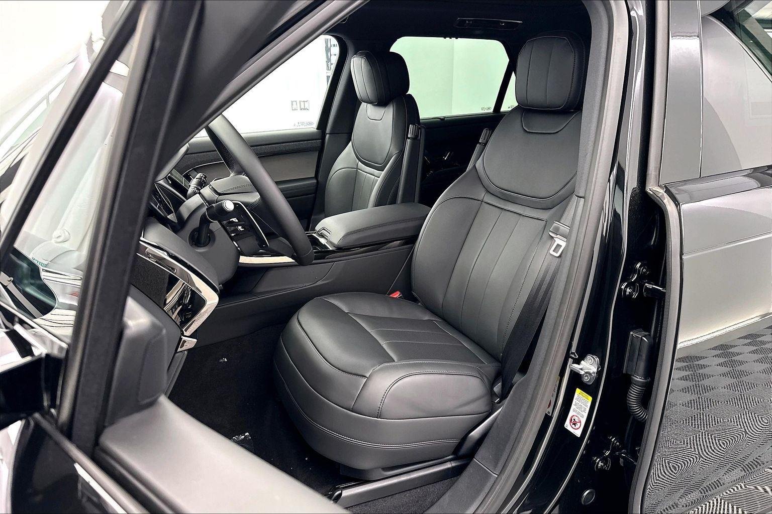 New 2026 Santorini Black Metallic Land Rover SE image 25