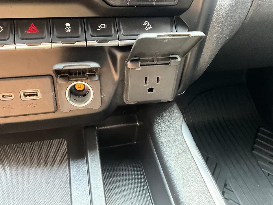 Used 2020 Black GMC AT4 image 29