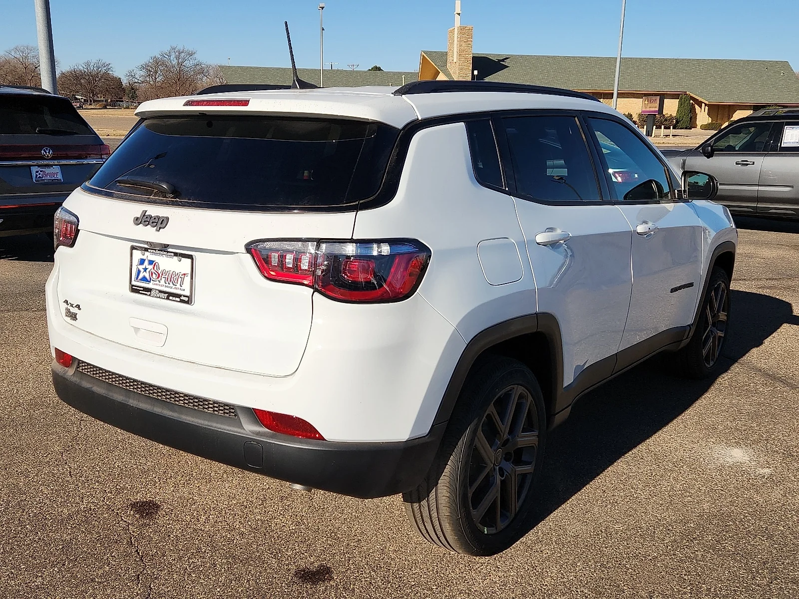 New 2026 White Jeep LATITUDE ALTITUDE 4X4 image 4