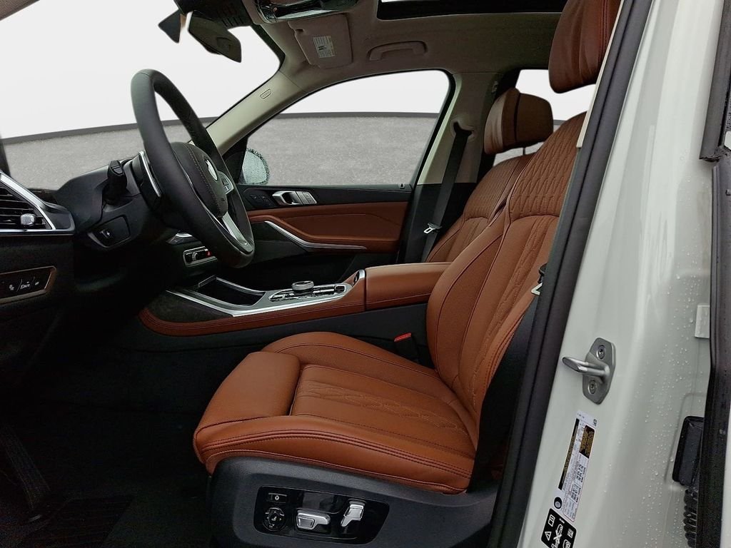 New 2026 Alpine White BMW xDrive40i image 10