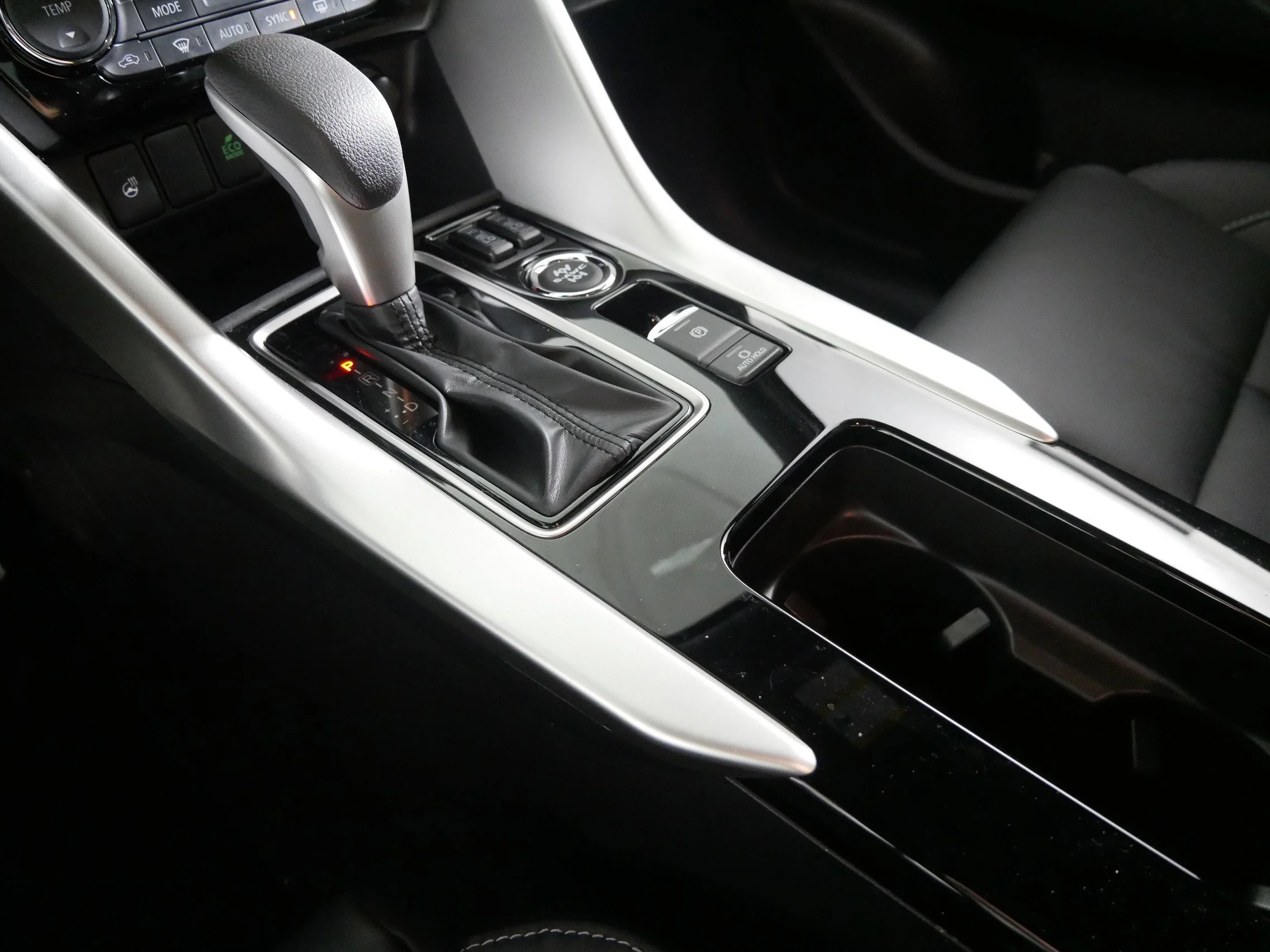 New 2026 Mercury Gray Metallic Mitsubishi SEL image 6