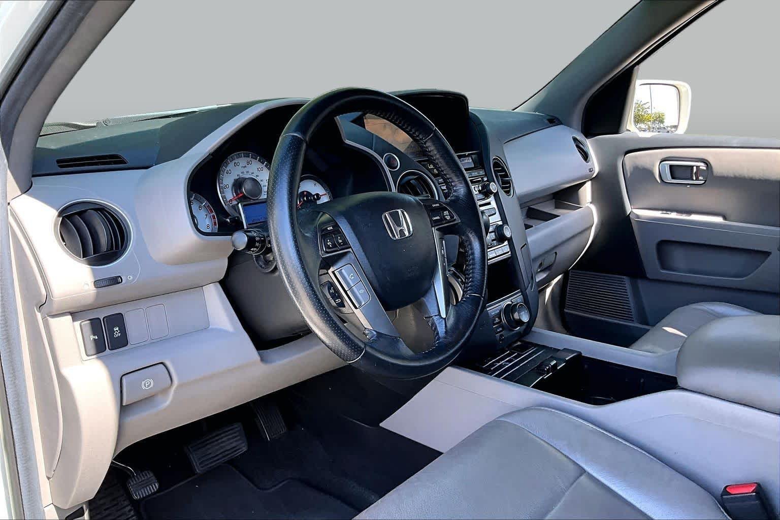 Used 2012 White Diamond Pearl Honda Touring image 16
