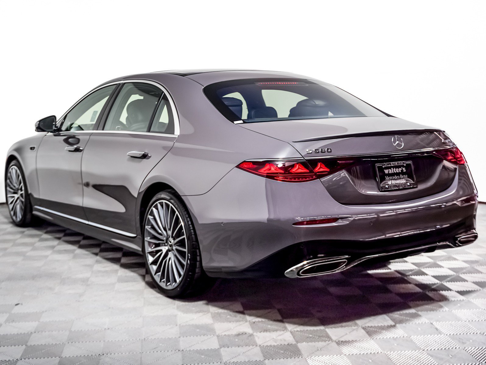 New 2027 Warm Grey Non-Metallic Mercedes-Benz S 580 image 2