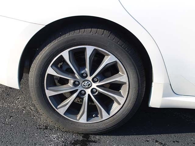 Used 2017 Blizzard Pearl Toyota XLE image 8