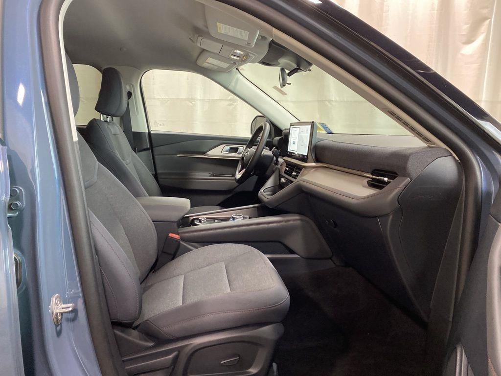 Used 2025 Vapor Blue Ford Active image 6