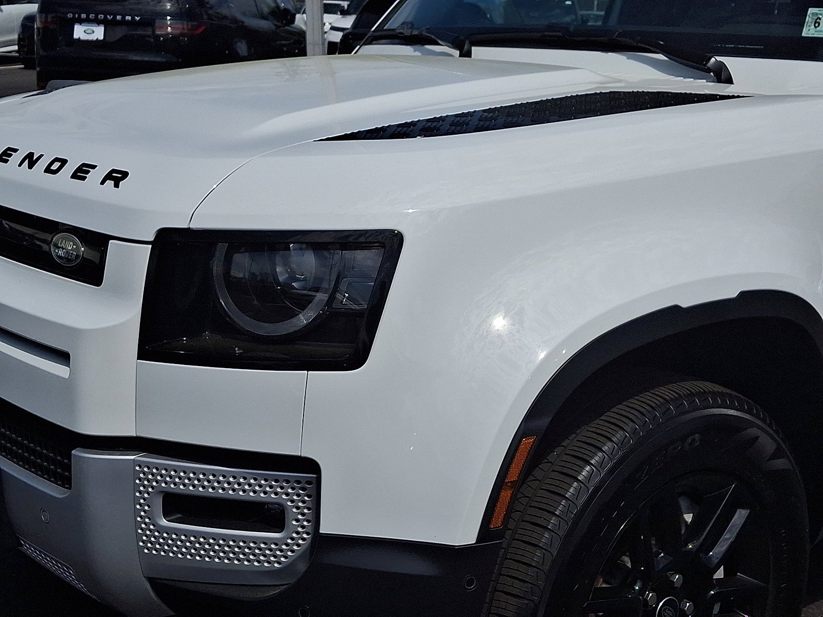 Used 2025 Fuji White   1Aa Land Rover S image 12