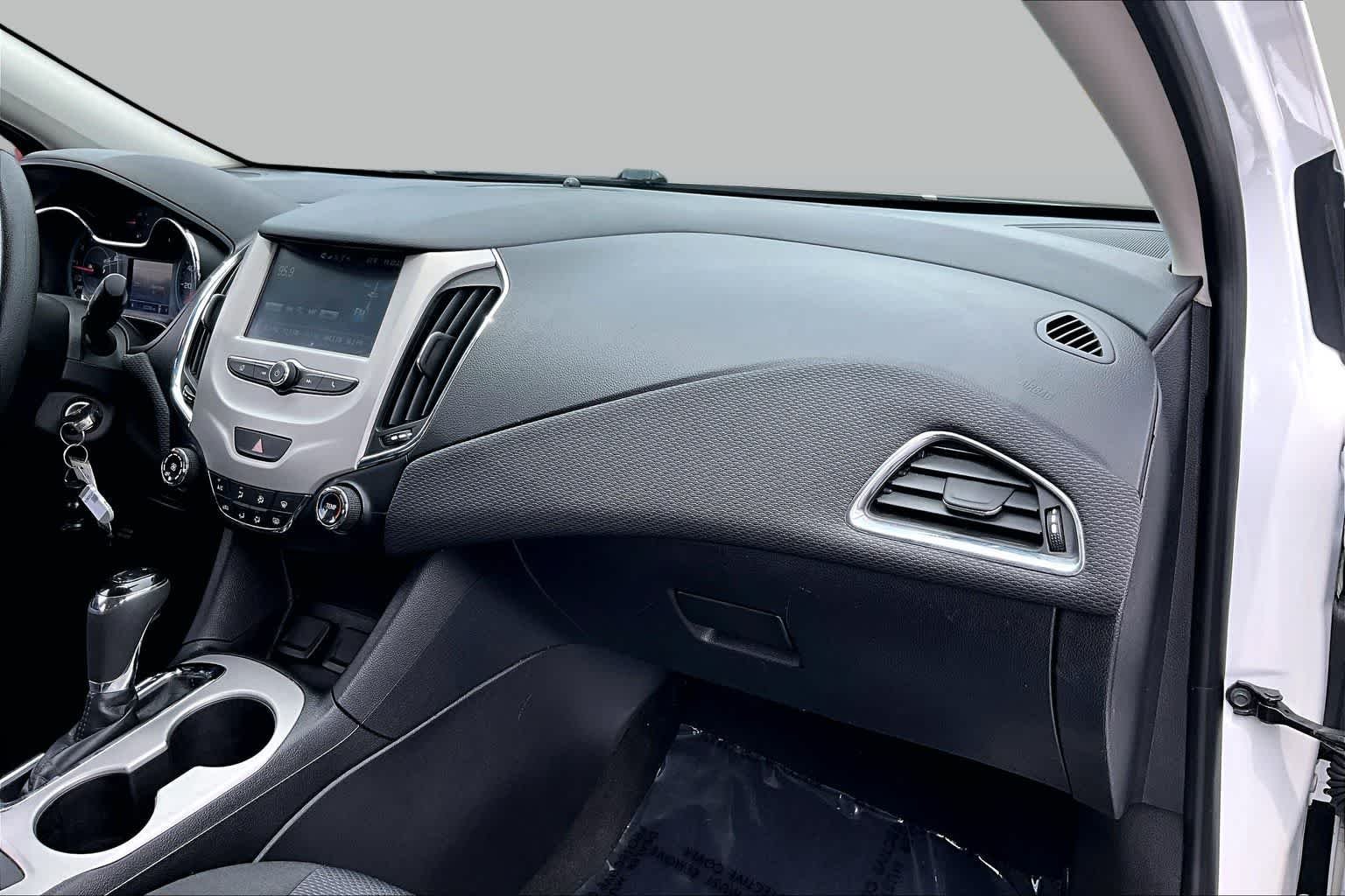 Used 2018 Summit White Chevrolet LS image 18