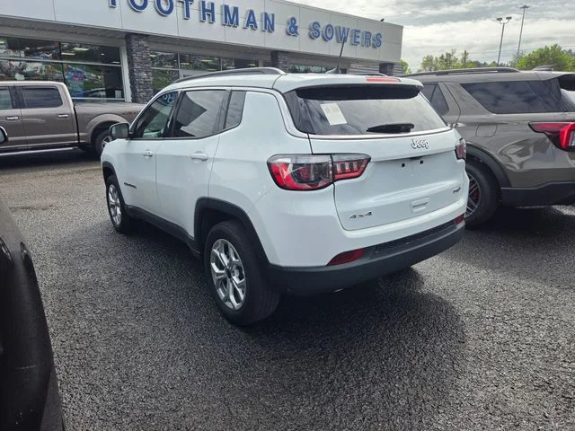 Used 2025 Bright White Clearcoat Jeep Latitude image 4
