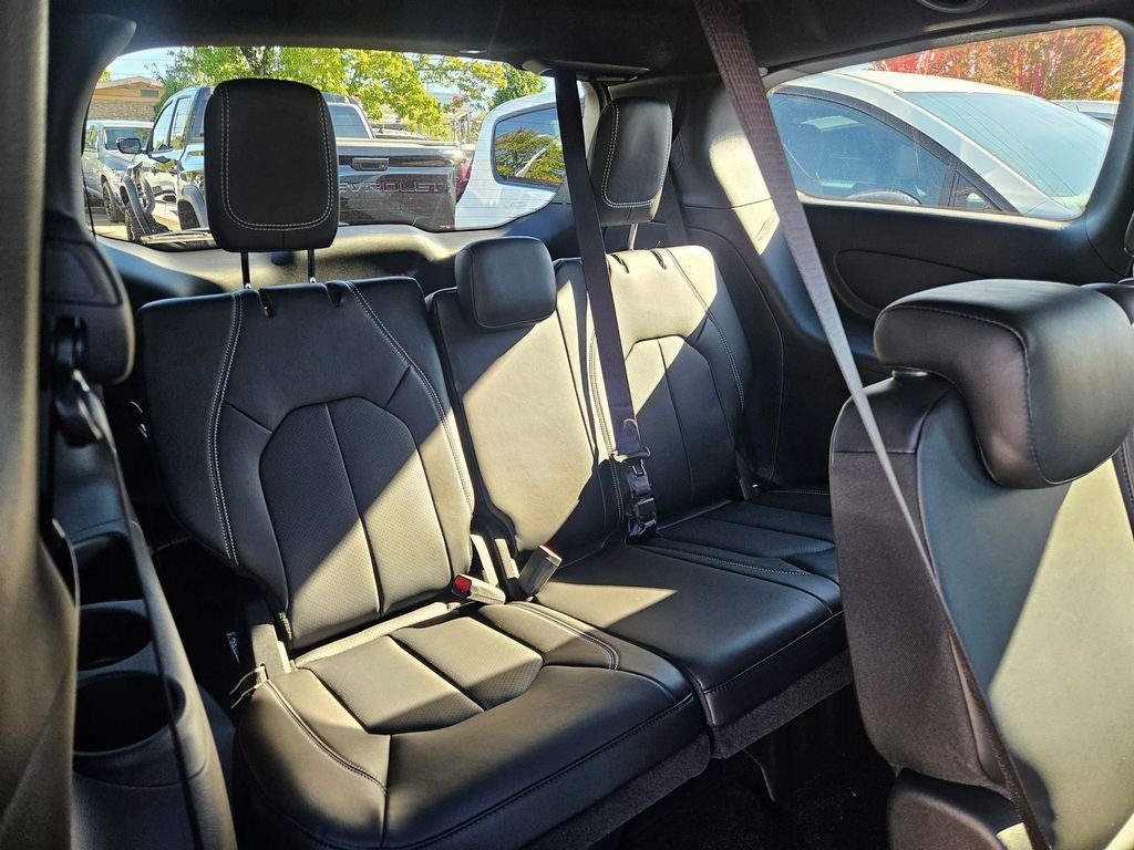 2026 Chrysler Pacifica Select - Photo 17