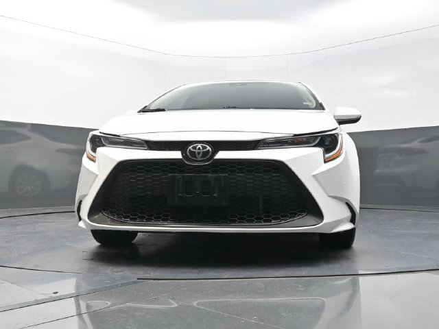 Used 2021 White Toyota LE image 32