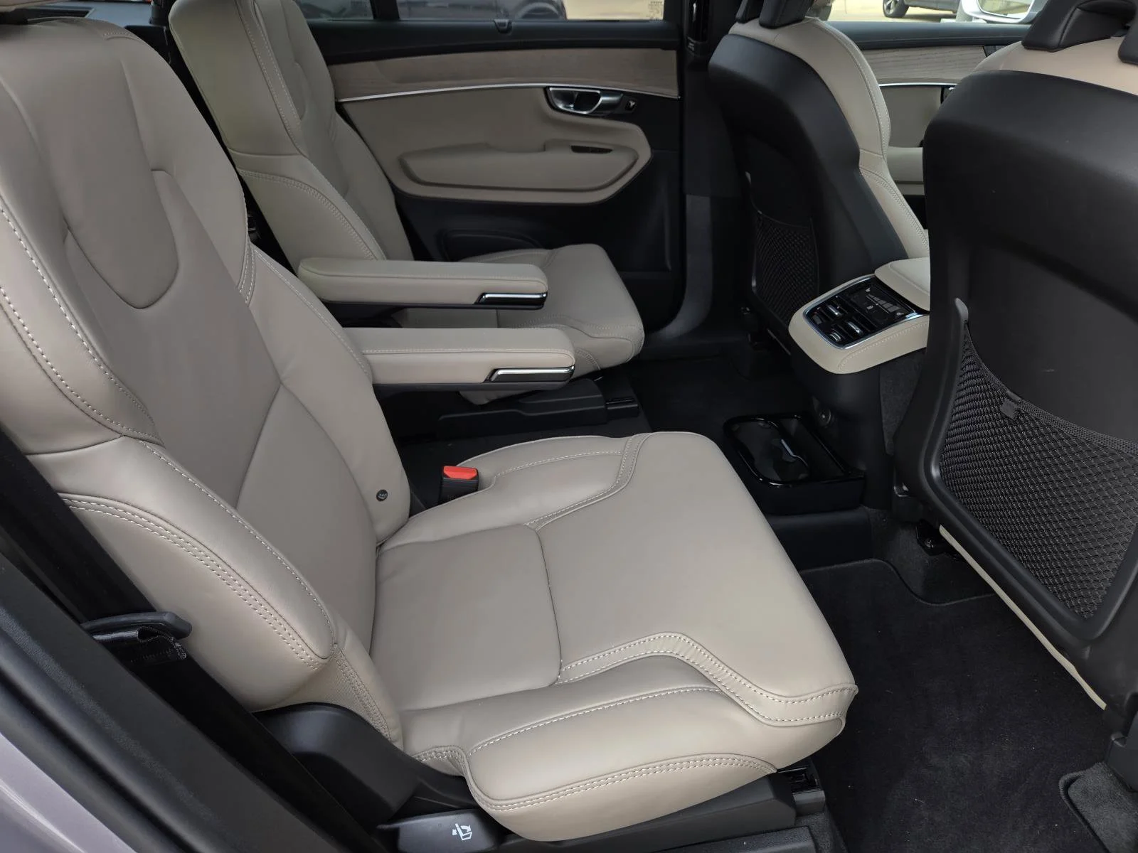 Used 2026 Aurora Silver Volvo Ultra image 31