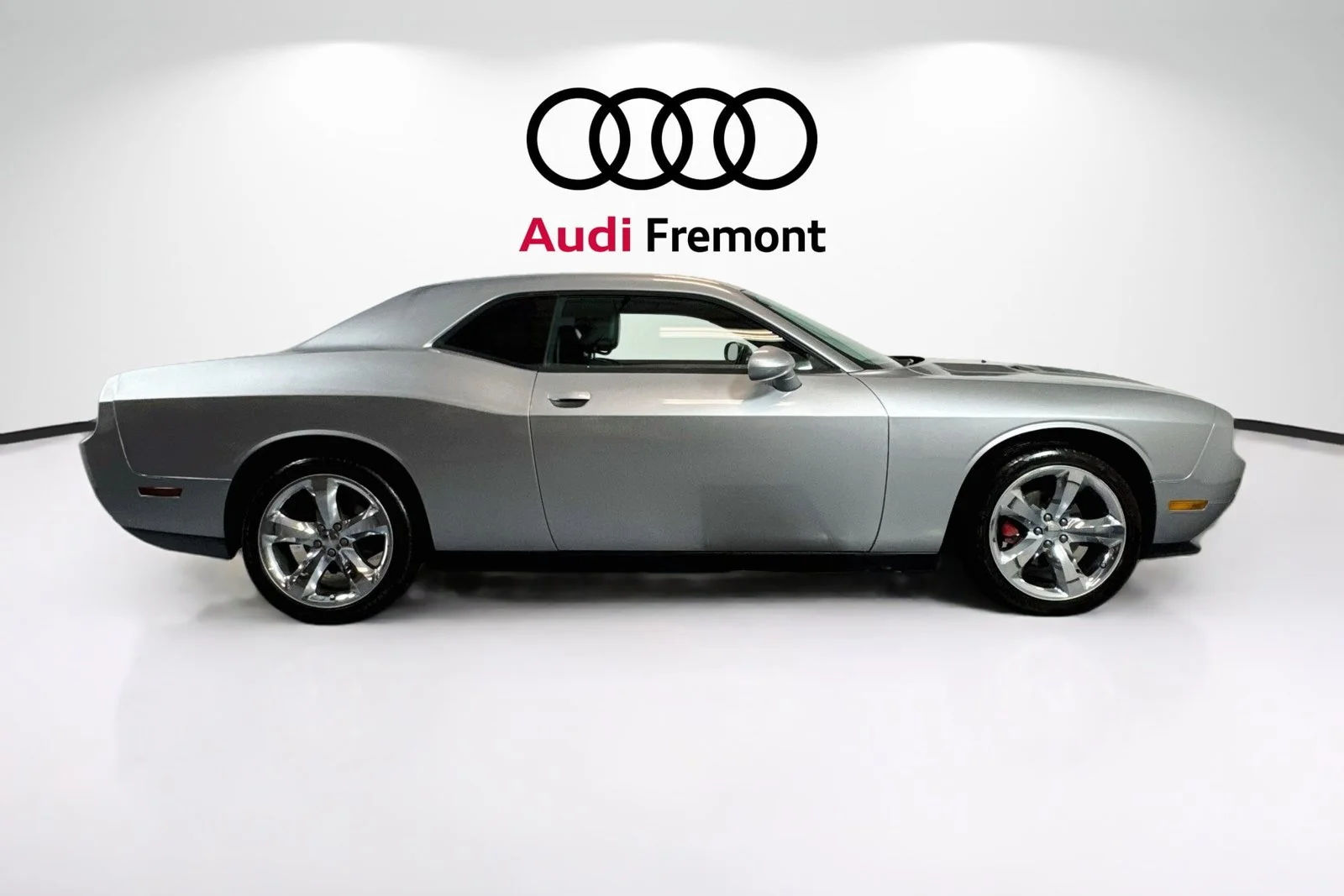 Used 2011 Billet Metallic Dodge  image 4
