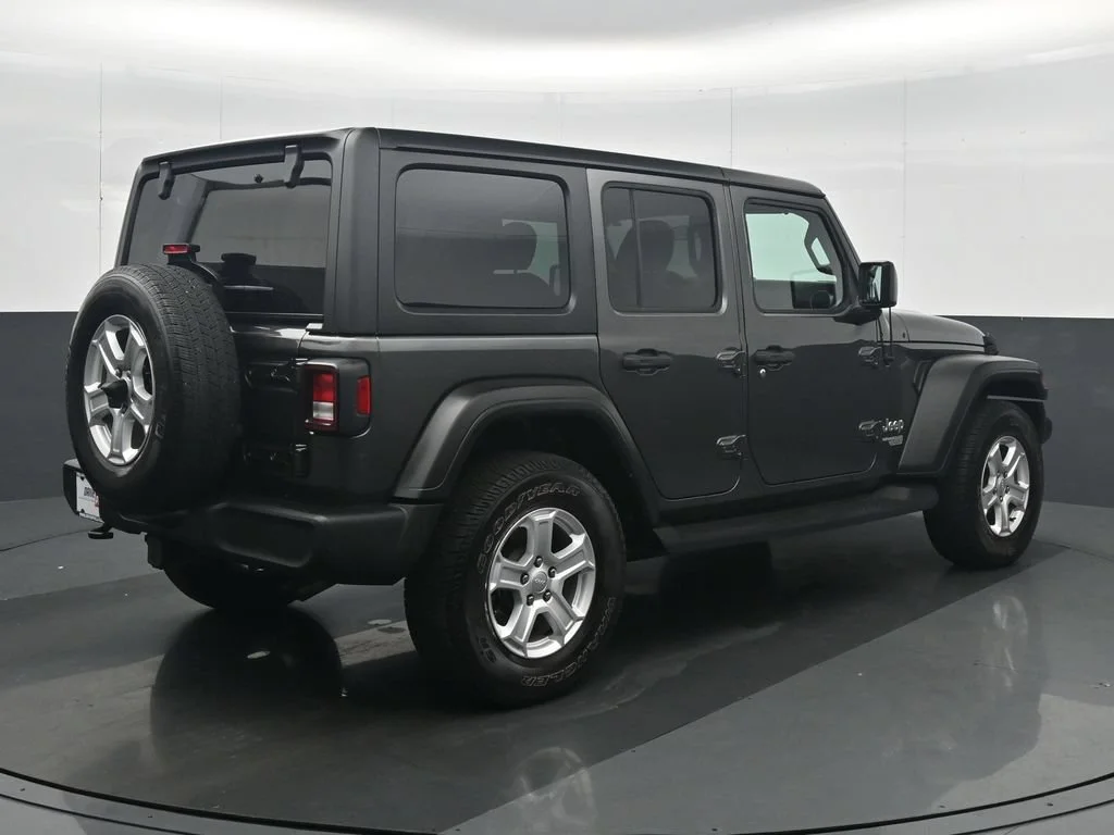 Used 2018 Gray Jeep Unlimited Sport S image 6