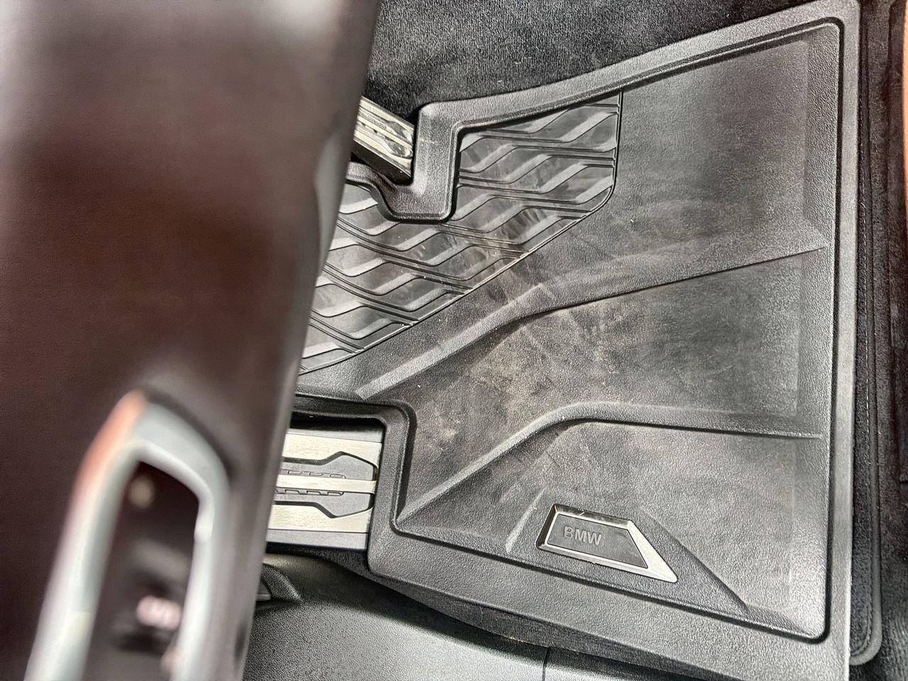 Used 2023 Black BMW M50i image 30