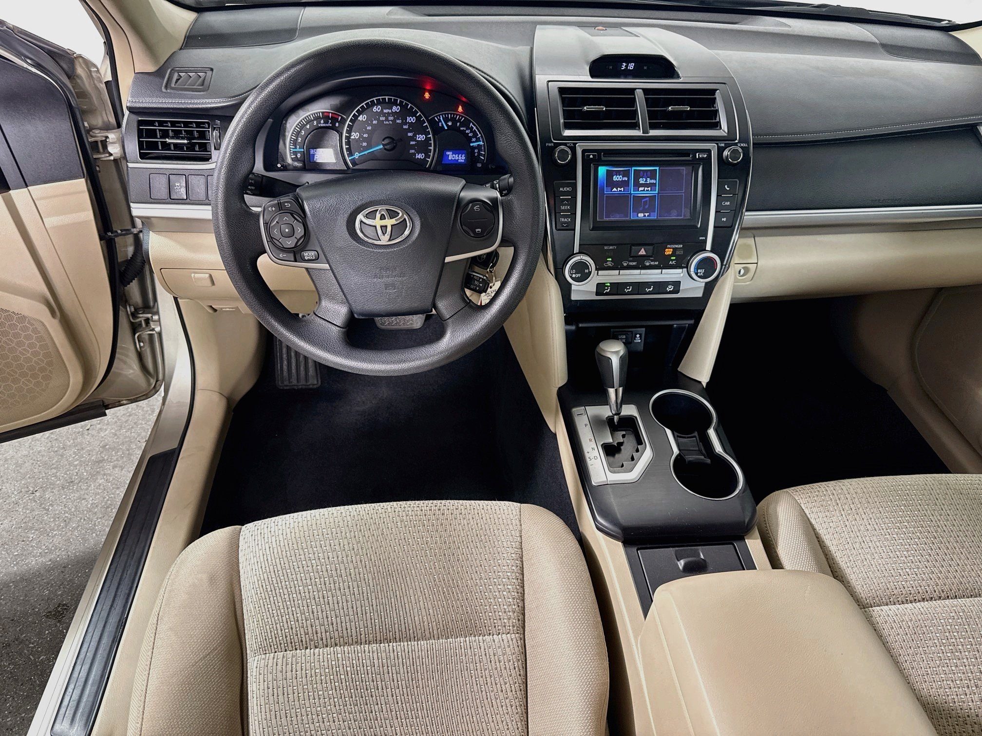 Used 2014 Creme Brulee Mica Toyota LE image 20