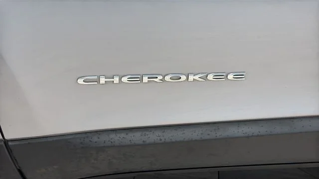 Used 2020 Billet Silver Metallic Jeep Latitude image 35