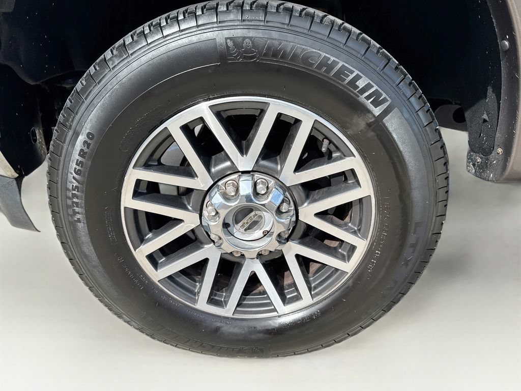 Used 2017  Ford Lariat image 34