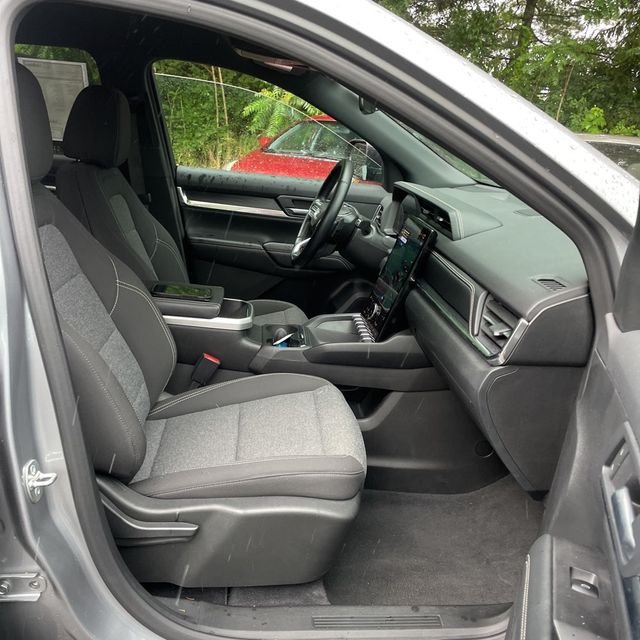 Used 2025 Silver GMC Elevation image 6