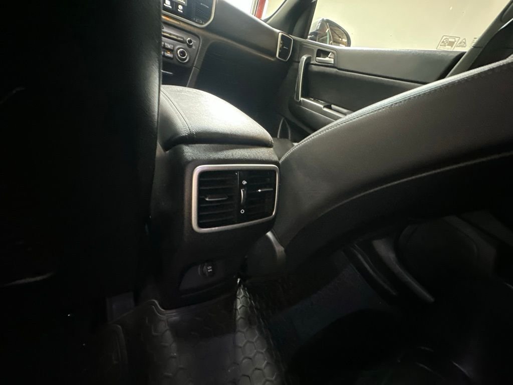 Used 2022 White Kia Nightfall image 27
