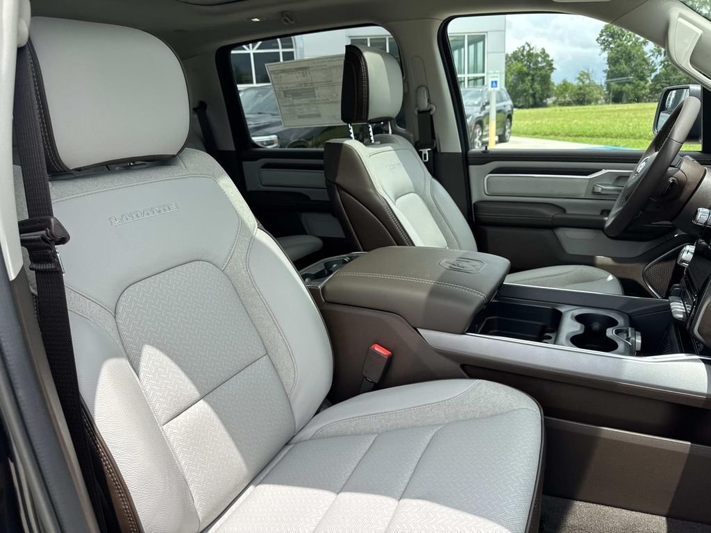 New 2026 Diamond Black Crystal Pearl-Coat Exterior Paint RAM Laramie image 23