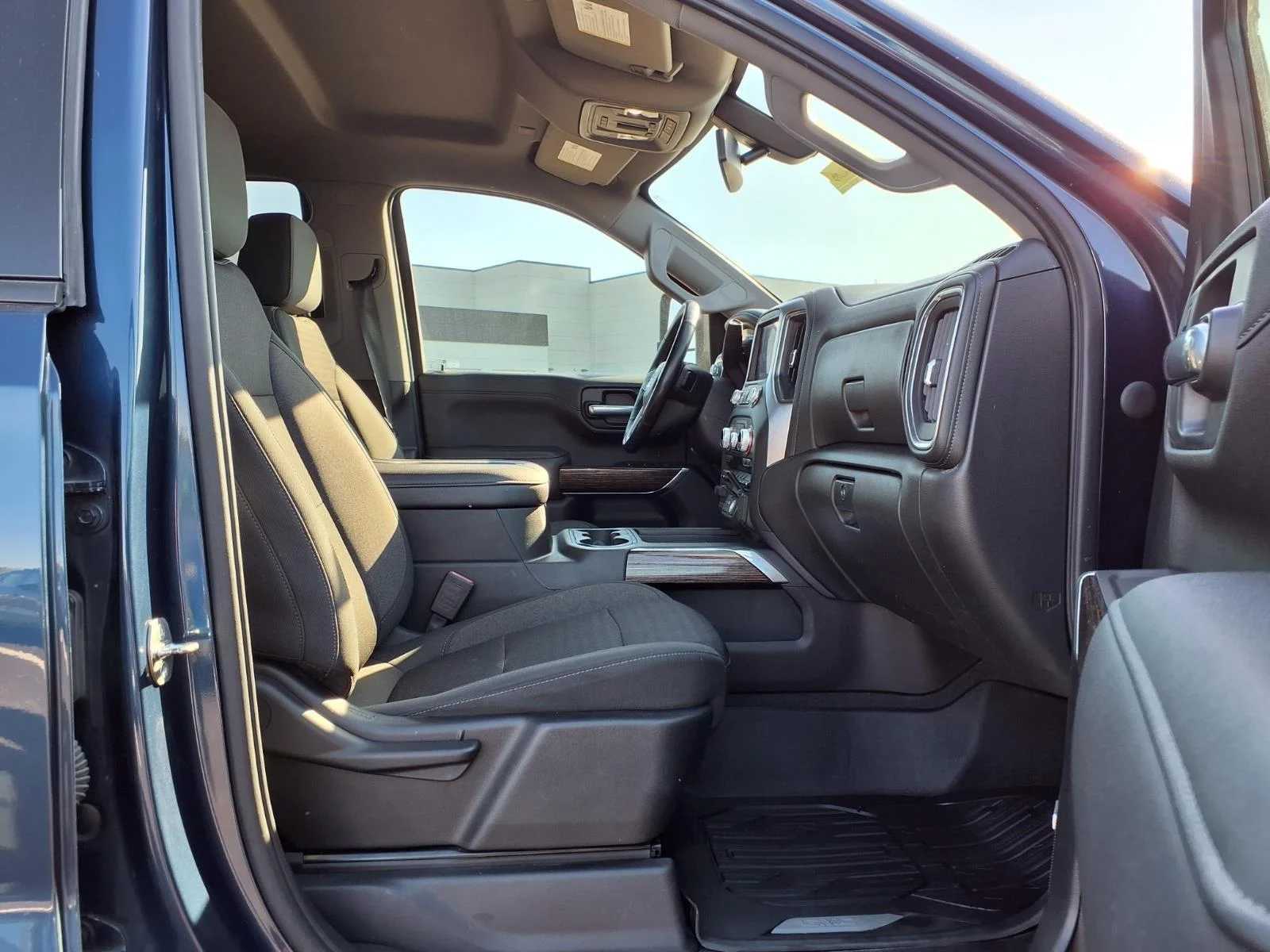 Used 2021 Pacific Blue Metallic GMC Elevation image 22