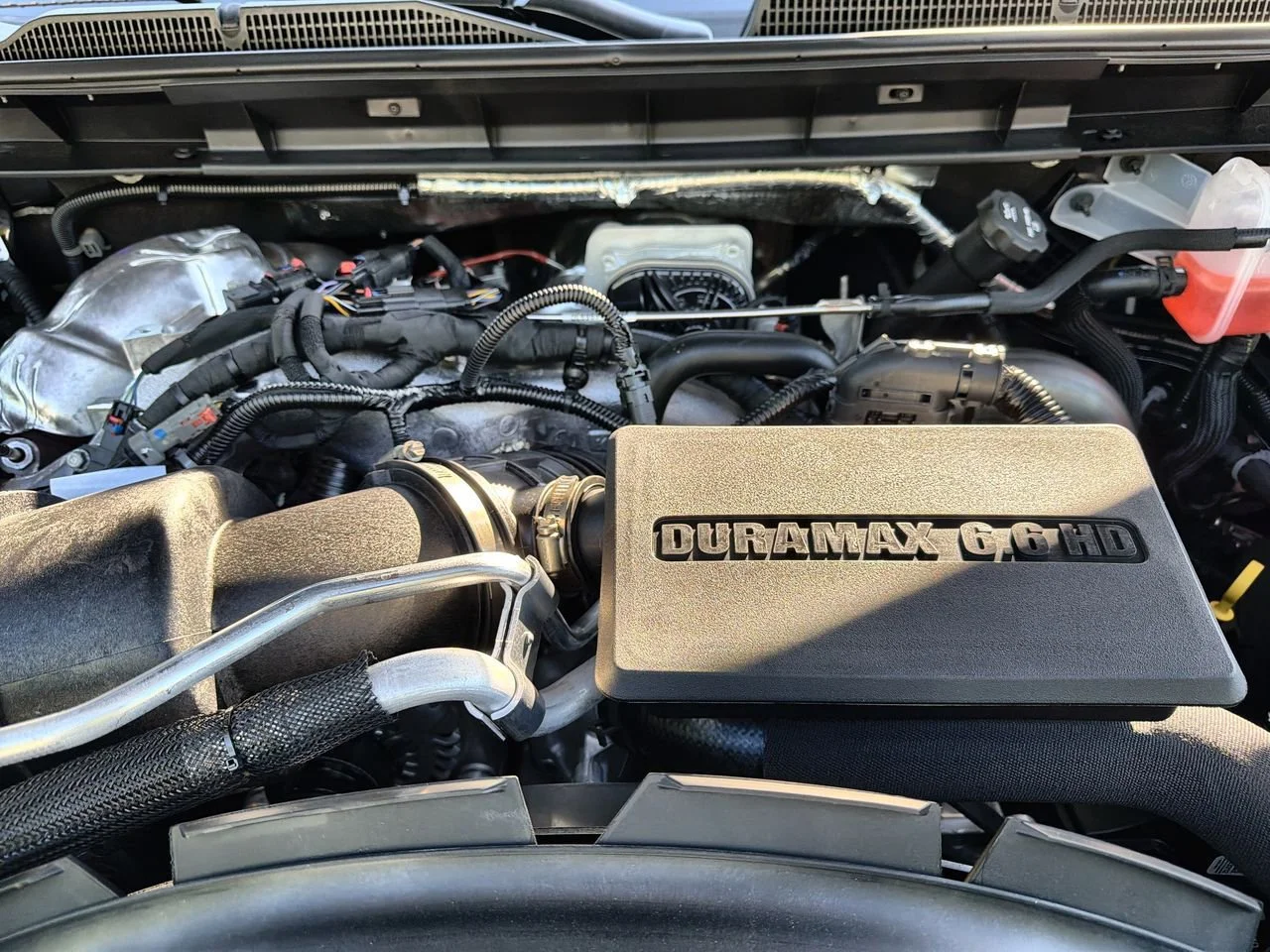 New 2026 Glacier White Tricoat GMC Denali Ultimate image 25