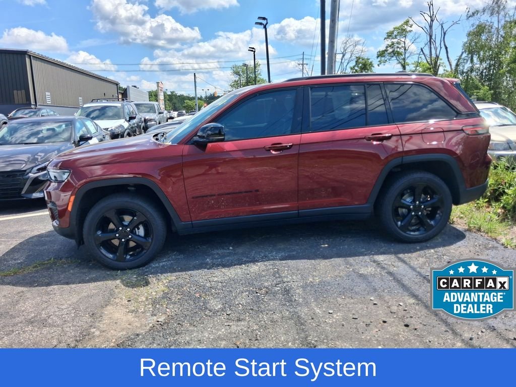 Used 2023 Red Jeep Altitude X image 4