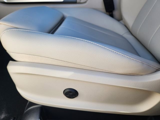 New 2026 Polar White Mercedes-Benz GLB 250 image 9