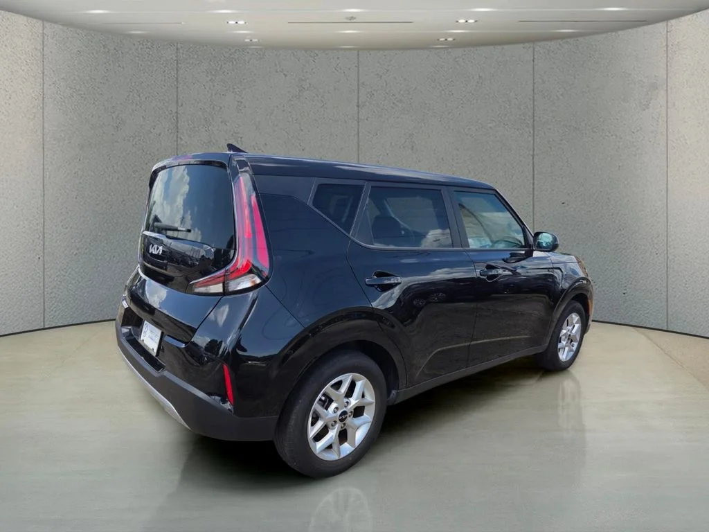 Used 2025 Black Kia LX image 5