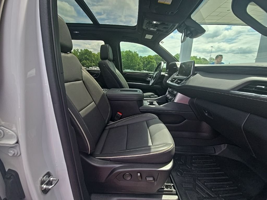 Used 2024 White GMC SLT image 8