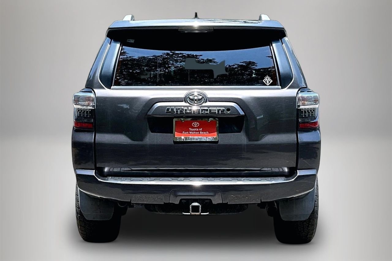 Used 2018 Gray Toyota SR5 image 6
