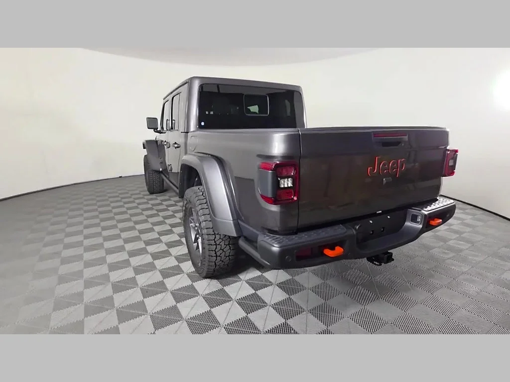 New 2026 Granite Crystal Metallic Clear-Coat Exterior Paint Jeep Mojave X image 31