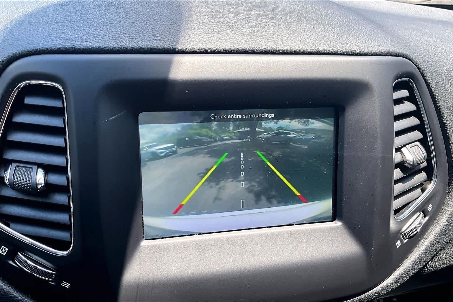 Used 2018 White Clearcoat Jeep Latitude image 27