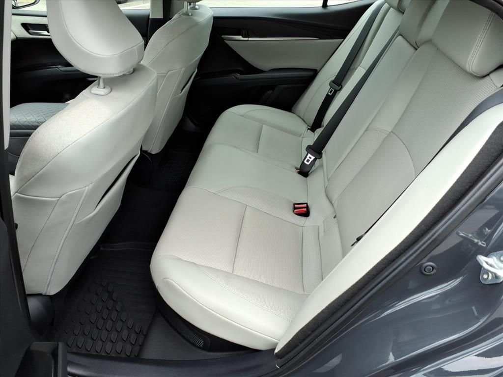 Used 2025  Toyota XLE image 13