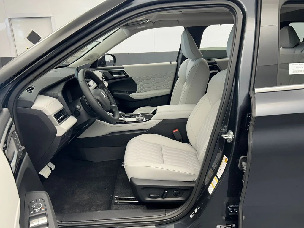New 2026 Gray Mitsubishi SEL image 15