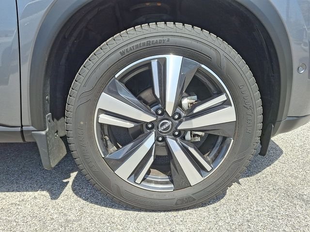 Used 2023 Gray Nissan Platinum image 10