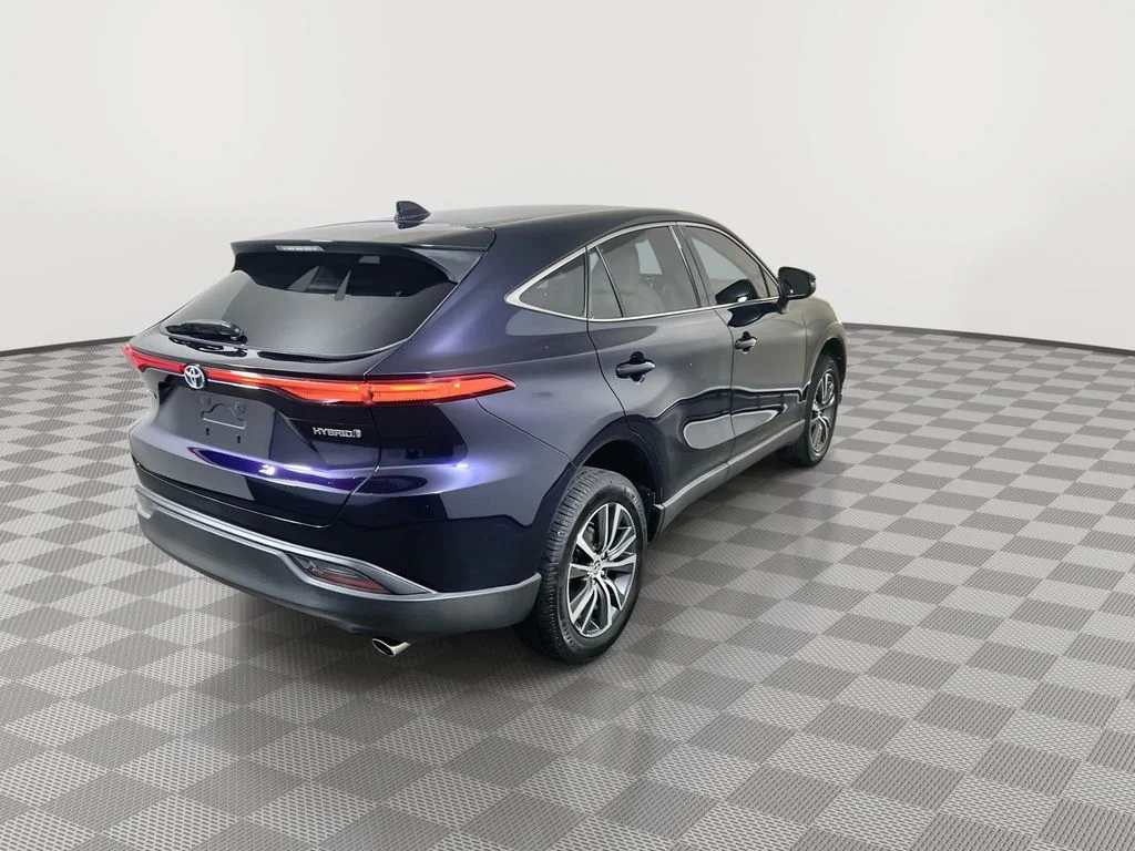 Used 2022  Toyota LE image 8