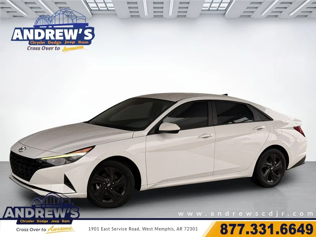 Used 2023 White Hyundai SEL image 1