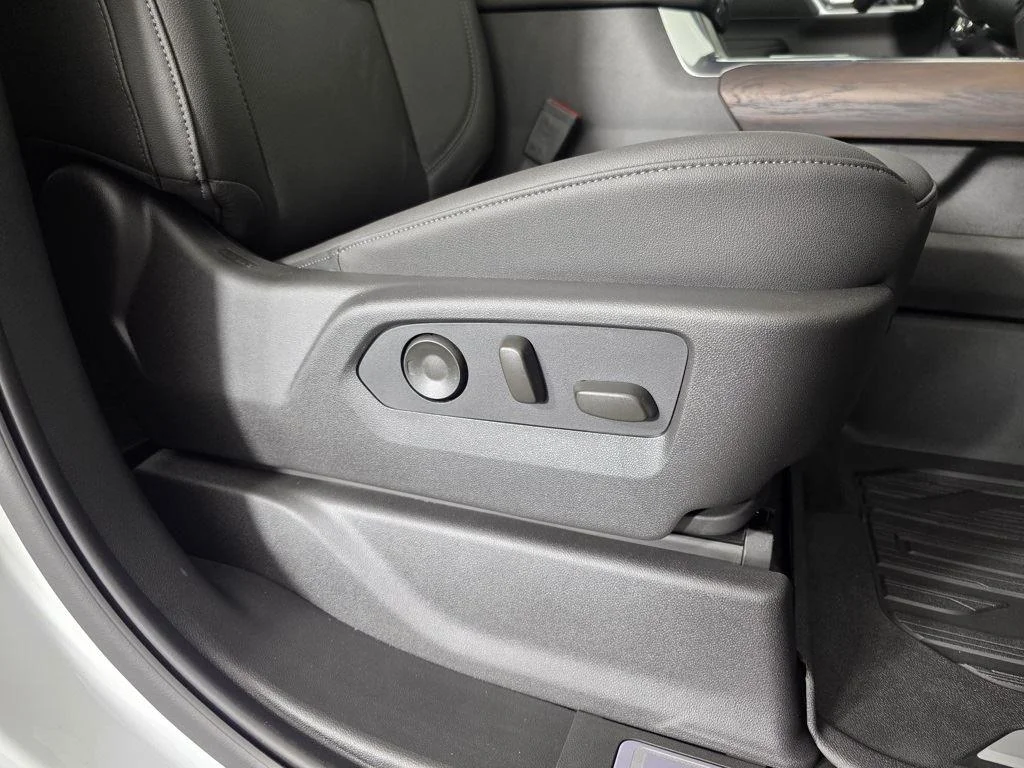 New 2025 Summit White GMC SLT image 28