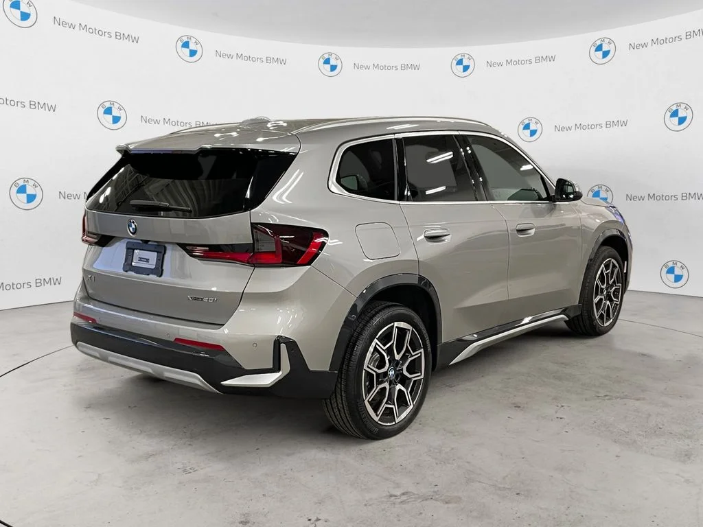 Used 2026 Silver Metallic BMW xDrive28i image 5