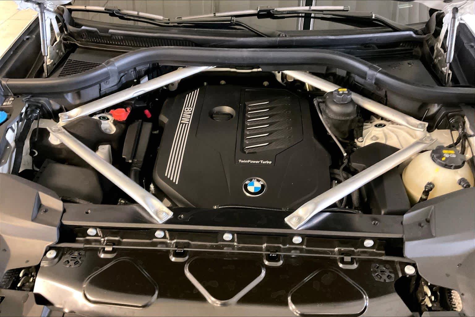 Used 2020 Mineral White Metallic BMW xDrive40i image 28