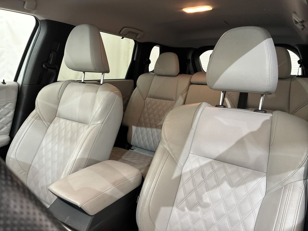 Used 2024 White Mitsubishi SEL image 14