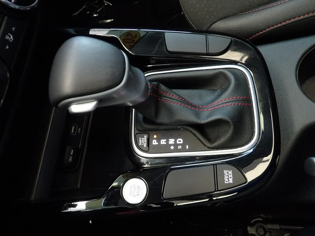 Used 2023 Snow White Pearl Kia GT-Line image 32