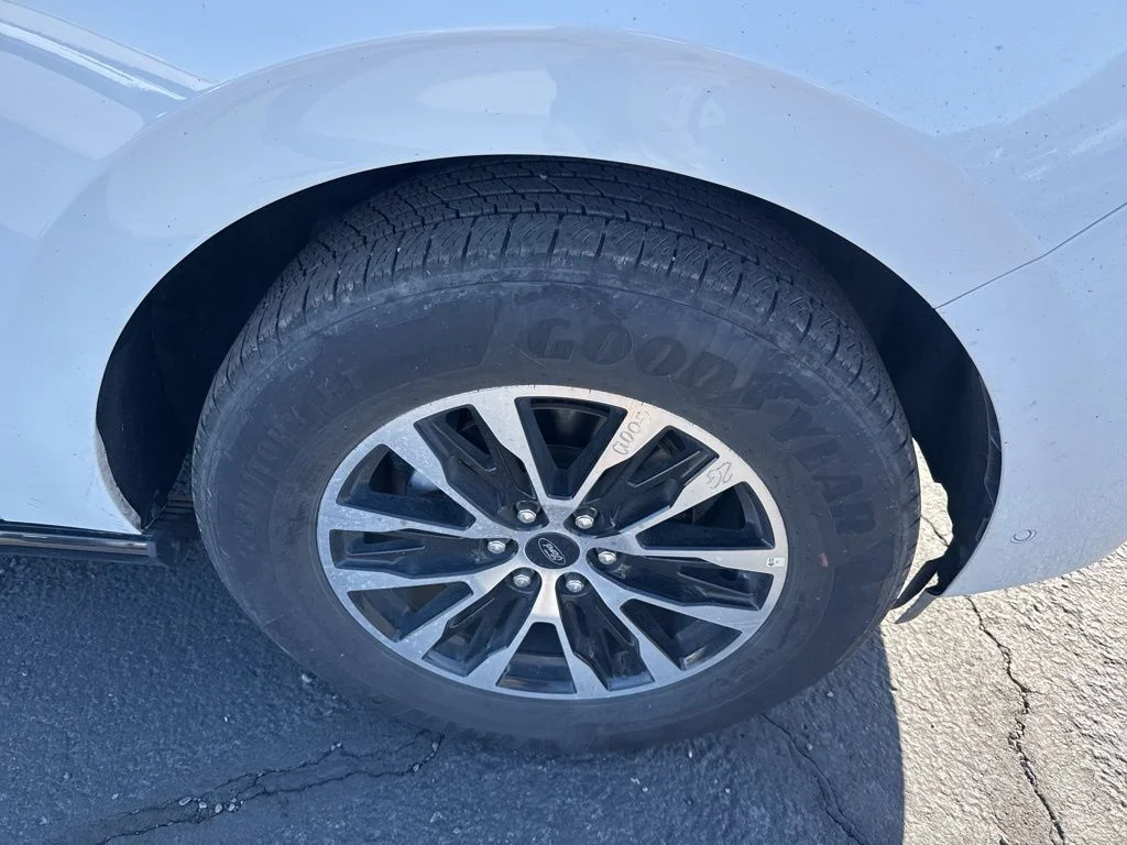 Certified Used 2025 Oxford White Ford Platinum image 3