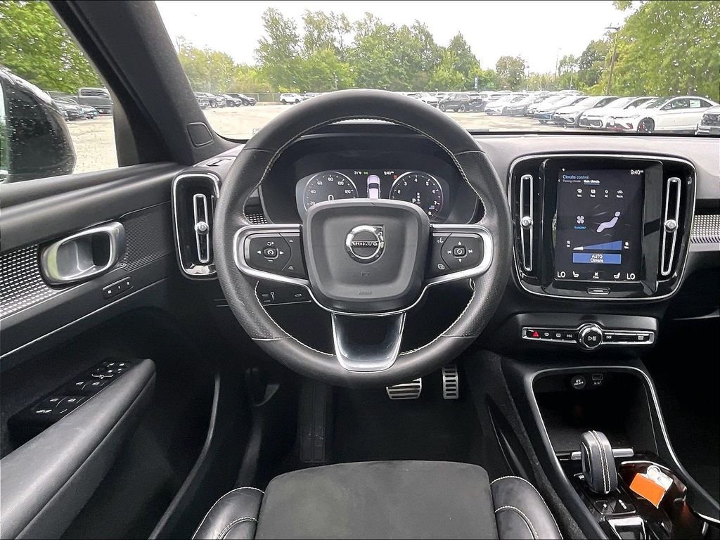 Used 2021 Black Volvo R-Design image 17