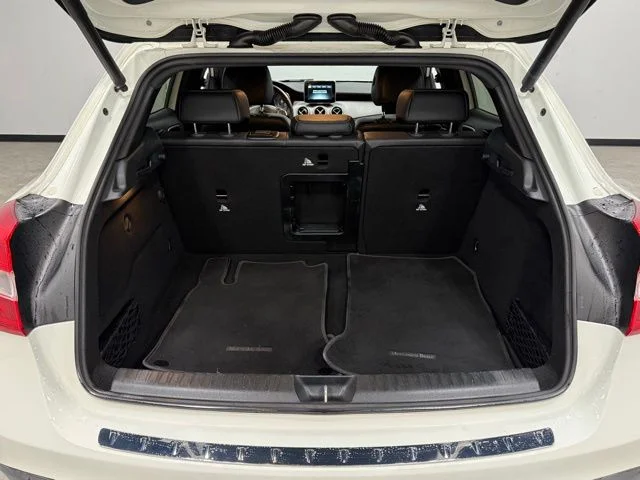 Used 2016 White Mercedes-Benz GLA 250 image 32