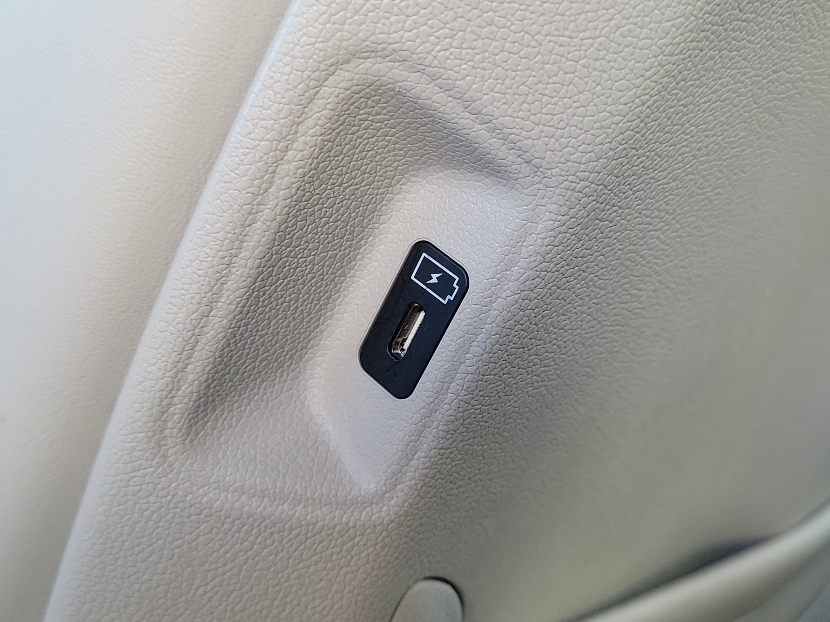 Used 2025 Silky Silver Kia EX image 15